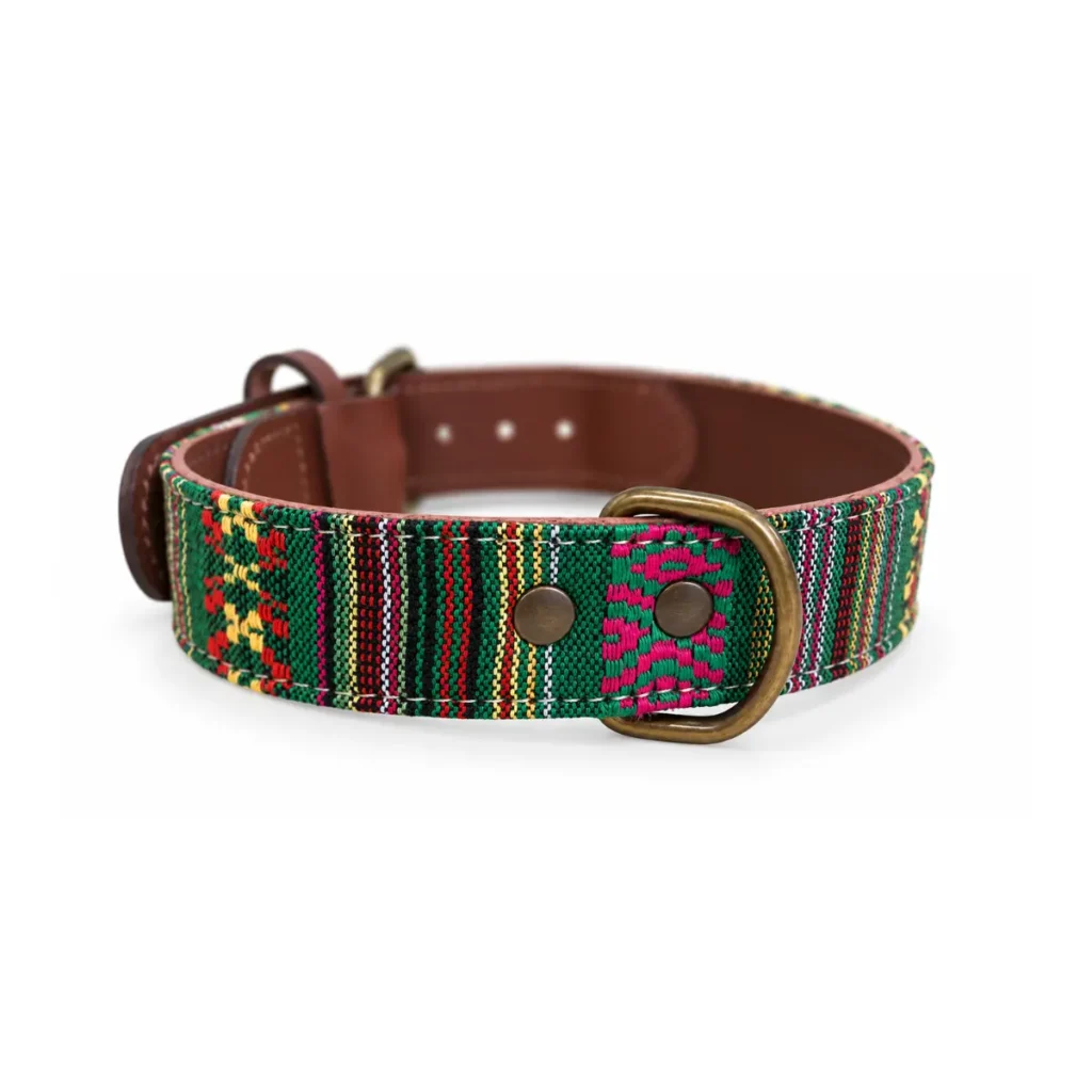 Collar Inca de DANNTE de frente con tejido verde