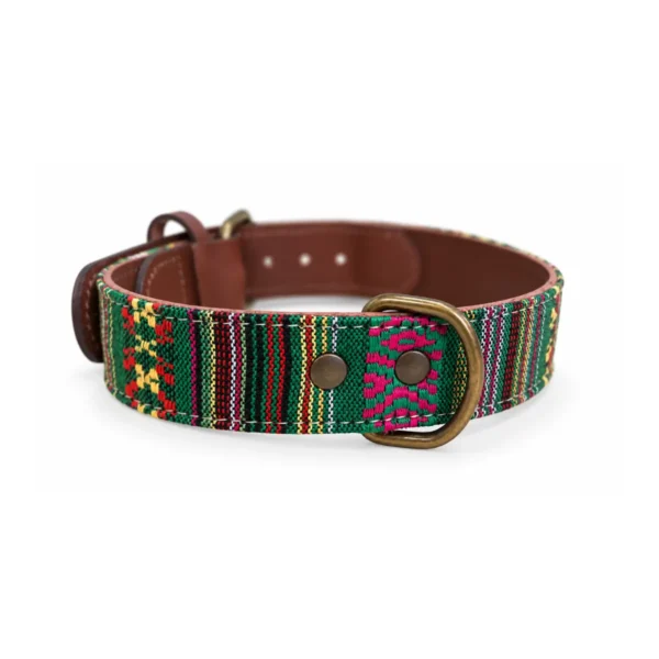 Collar Inca de DANNTE de frente con tejido verde